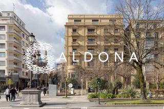 Location Local commercial  Prim kalea. Amplio local céntrico en edificio señorial del área romántica de