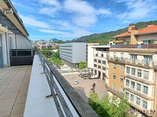 Rent Flat  Oihenart kalea. Se alquila piso de 3 habitaciones para estudiantes zona de benta