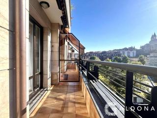 Lloguer Pis  Resurreccion m. azkue kalea. Piso temporal y amueblado de 2 habitaciones con garaje y traster