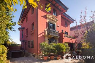 Casa a Antiguo. Estupenda villa en ondarreta