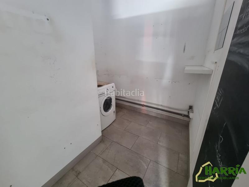 Foto 0d940c73-4cac-46c1-818f-8509040c1f6f. Alquiler local comercial errentería, calle biteri local en dos plantas en Errenteria