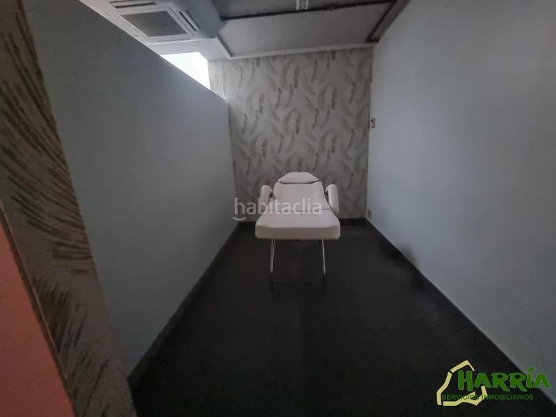 Foto ea4fd869-ebd1-4ff0-938f-f5c55f76e0a1. Alquiler local comercial errentería, calle biteri local en dos plantas en Errenteria