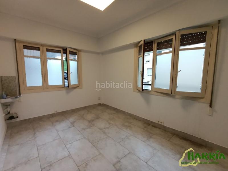 Foto f1c2fcbe-6900-48b0-a022-32b67cf408b0. Alquiler oficina , trintxerpe, calle terranova en Pasaia