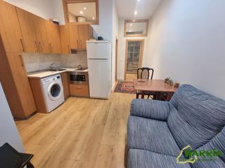 Loft  Calle corta. Gros, loft exterior en calle corta junto a calle miracruz