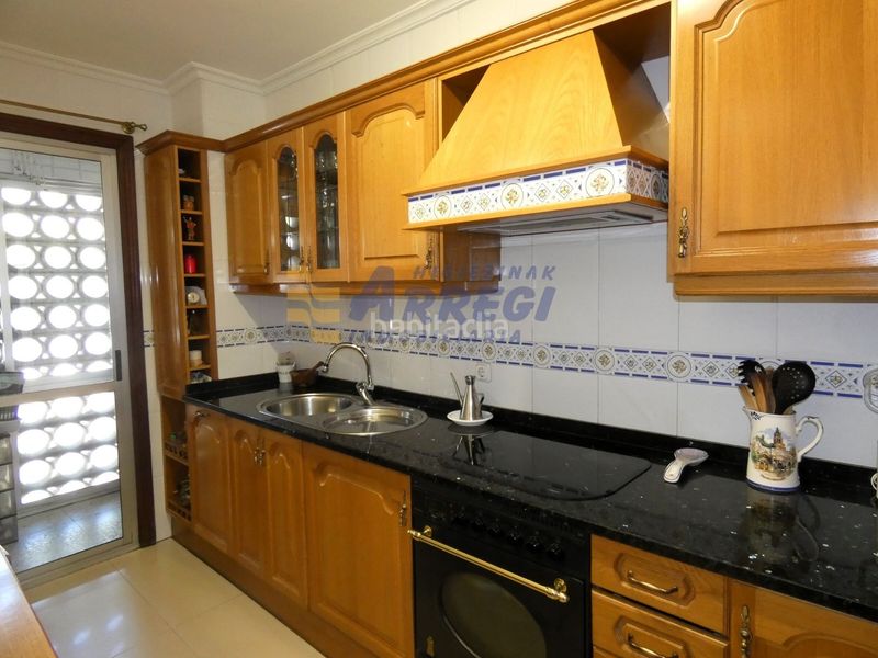 Foto b3915805-45fc-40fa-82f6-41078df451d0. Etagenwohnung mit heizung in Eibar
