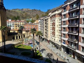 Pis  Bidebarrieta. Piso en venta en el centro de eibar  calle bidebarrieta