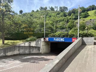 Parking voiture à Eibar. Amplio garaje con trastero en calle barrena
