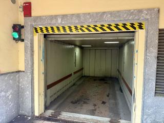 Aparcament cotxe  Bidebarrieta. Garaje con trastero en bidebarrieta