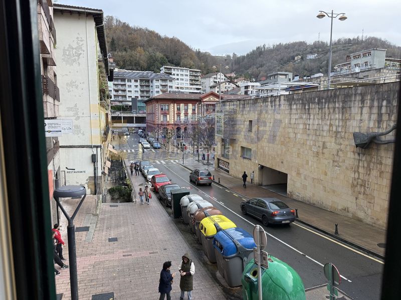 Foto 4a1f76b1-0691-486d-ab81-0f16649cb5b3. Lloguer oficina a Eibar