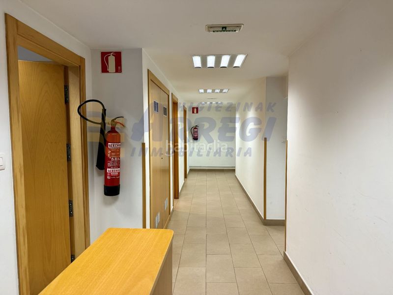 Foto ac2232e4-1719-4981-b869-9ee55978aeb4. Lloguer oficina a Eibar