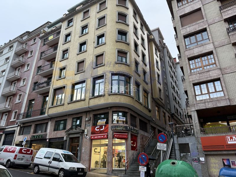 Foto dcfc3e98-89c0-4217-976a-e5d52ce0c152. Lloguer oficina a Eibar