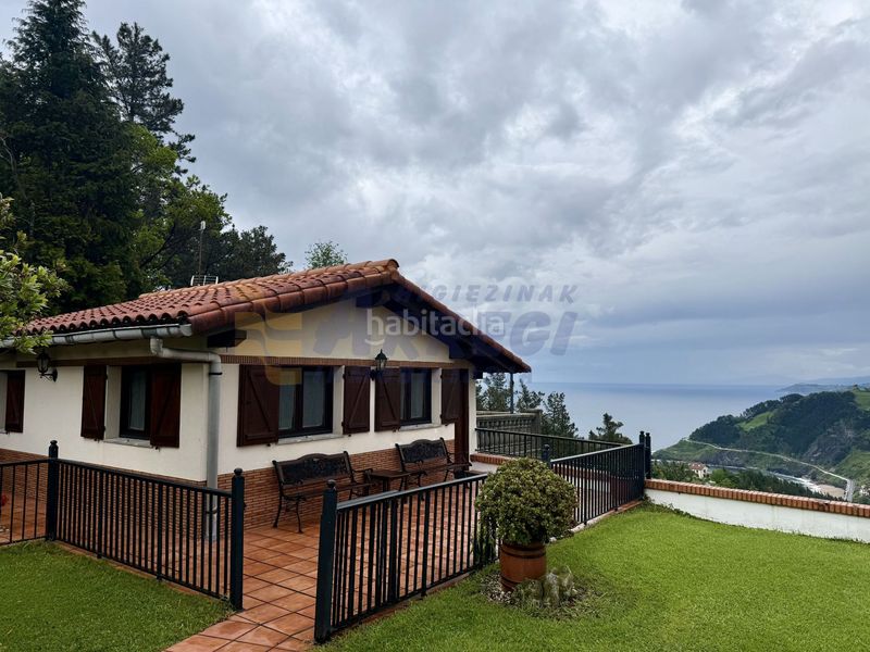 Foto 0c49004f-6297-40a8-a447-9b5386f33cea. Casa amb calefacció piscina a Mutriku