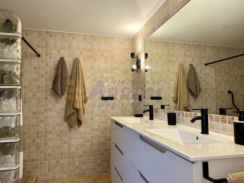 Foto d7589636-6788-44fa-ae71-773064733a65. Casa amb calefacció piscina a Mutriku