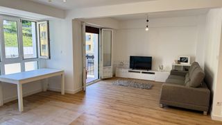 Flat  Karmen. Vivienda reformada a estrenar con ascensor a cota cero y dos bal