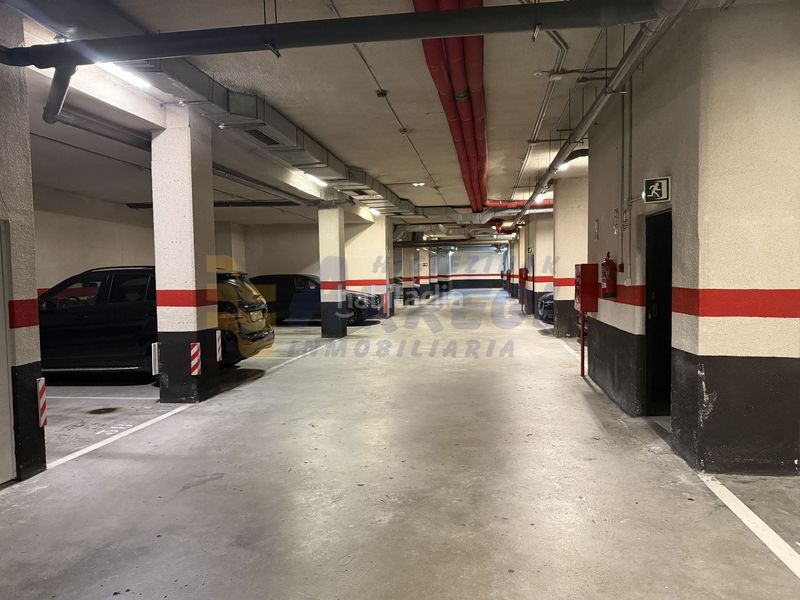 Foto ac1c2317-8301-461c-98b1-aceb9833ceef. Autoparkplatz in Eibar