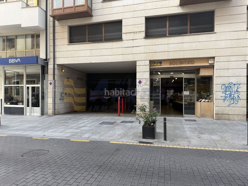 Foto f689d3af-2236-447a-adf2-738df1eb5680. Autoparkplatz in Eibar