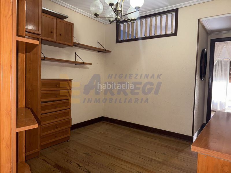 Foto ea622fe2-ccab-4ed3-adf6-3d42e06f7b17. Flat in Eibar