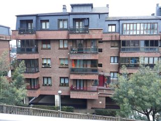 Location Appartement  Donostia-san sebastián - aizkorri kalea. Piso reformado, exterior y luminoso próximo a benta berri, en el