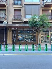 Local Comercial  Donostia-san sebastián - segundo izpizua kalea. Local comercial en gros con amplio escaparate y muy bien ubicado