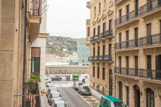 Location Appartement  Donostia-san sebastián - euskal herria kalea. Piso de temporada totalmente exterior y reformado en pleno centr