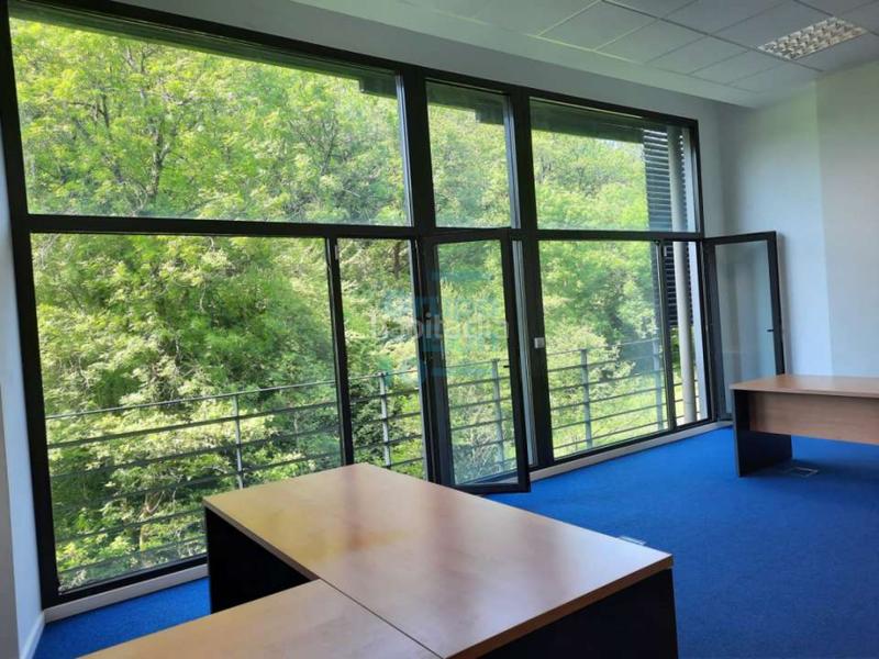 Foto 86a94744-dbc7-46f7-9ae9-cc919502f3cc. Rent office space with parking in Ibaeta Donostia - San Sebastián