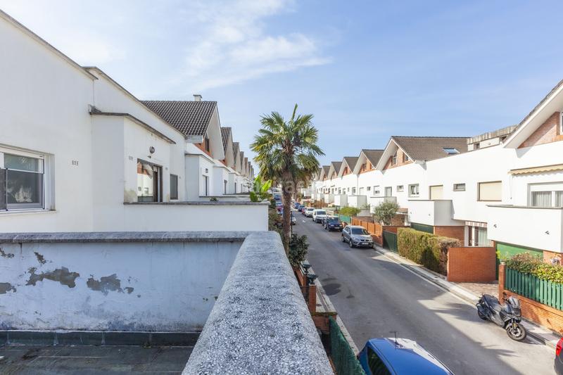 Foto 36f665c2-ba83-44e5-b525-b5ca36b80ba8. Casa a schiera con riscaldamento parcheggio piscina in Donostia - San Sebastián