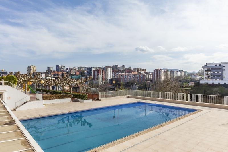 Foto 429369c2-729b-44e9-91bd-e7b6afeae869. Casa a schiera con riscaldamento parcheggio piscina in Donostia - San Sebastián