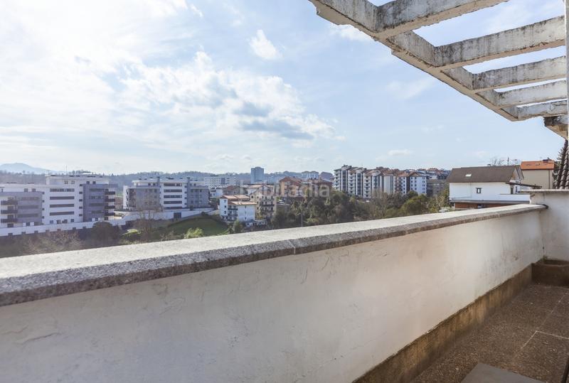 Foto be605207-01dd-4247-b8a7-f7fee6785a52. Casa a schiera con riscaldamento parcheggio piscina in Donostia - San Sebastián
