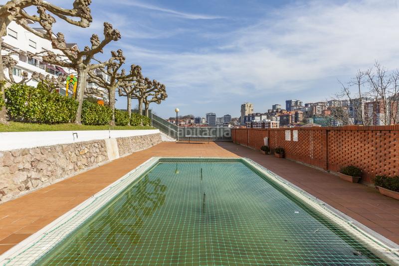 Foto d0513ee9-c987-4b86-b997-19a2fc5b1fba. Casa a schiera con riscaldamento parcheggio piscina in Donostia - San Sebastián