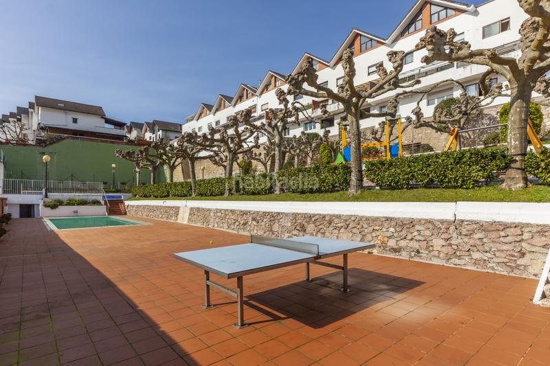 Foto d49666f9-e9f9-485c-a74e-f935d8c95583. Casa a schiera con riscaldamento parcheggio piscina in Donostia - San Sebastián