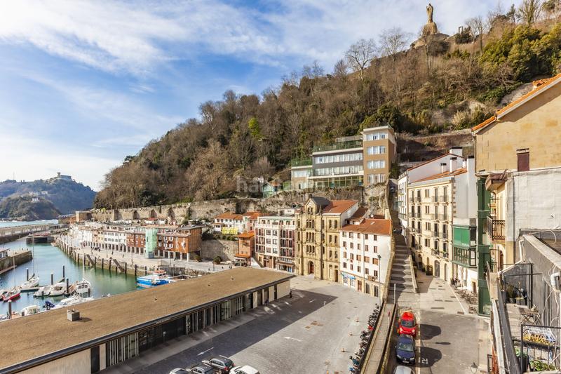 Foto 11a08a5b-ed25-45f4-b527-ab7ae258a8ec. Àtic amb calefacció a Parte Vieja Donostia - San Sebastián