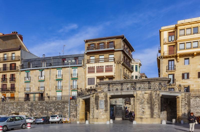 Foto 598b496a-3fcb-433c-ba91-3c895bd89449. Àtic amb calefacció a Parte Vieja Donostia - San Sebastián