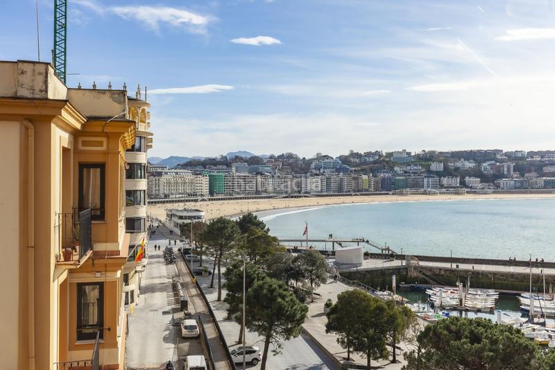 Foto 84e3b530-a1d8-47e8-a270-15a268dd312d. Àtic amb calefacció a Parte Vieja Donostia - San Sebastián