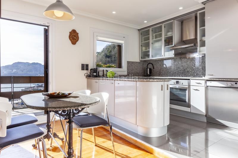 Foto 8b4cf631-475b-4d5e-8441-72dde12c239f. Àtic amb calefacció a Parte Vieja Donostia - San Sebastián