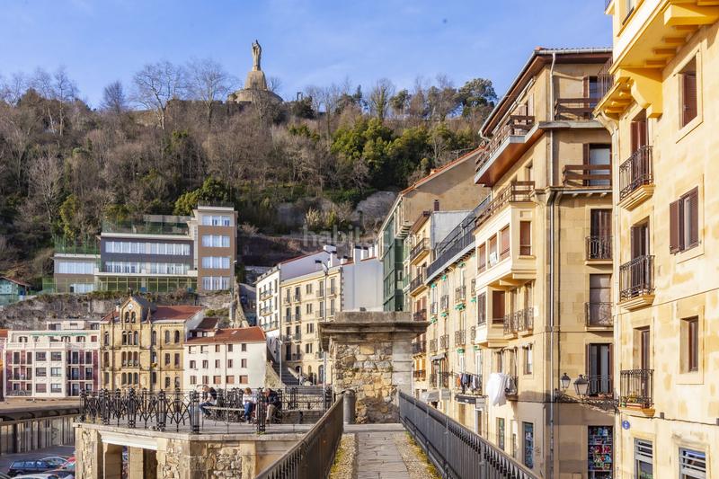 Foto 99a3f35b-ec67-4fc6-afe6-fe8f3fbef100. Àtic amb calefacció a Parte Vieja Donostia - San Sebastián