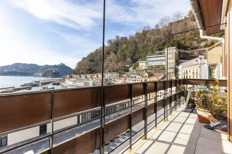 Foto c4364424-dad8-47c8-a0df-4015edee97cf. Àtic amb calefacció a Parte Vieja Donostia - San Sebastián