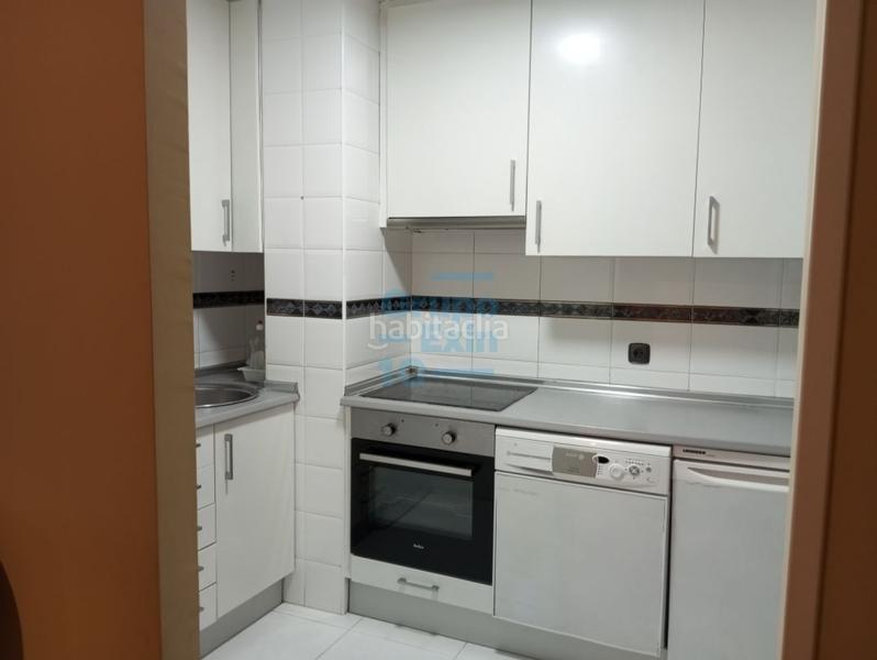 Foto 851ac617-240b-4e22-bf26-81c9b9d7ae77. Rent flat with heating in Área Romántica Donostia - San Sebastián