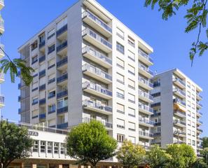 Pis  Donostia-san sebastián - mikelete pasealekua. Próximo a la playa de ondarreta piso con terraza en buen estado
