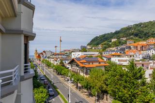 Pis  Donostia-san sebastin - avenida navarra. Amplio piso en venta en el barrio de gros, en san sebastin,  ju