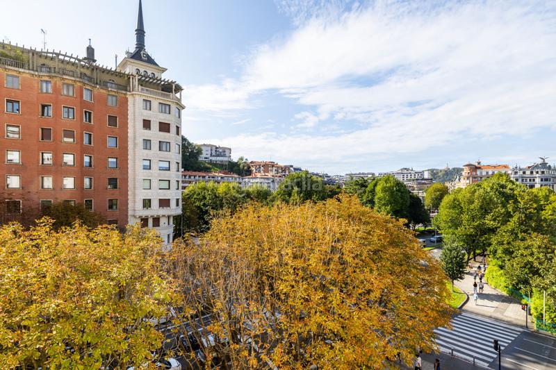 Foto 515b46ae-e6f1-4825-9e1b-7e6b3022dcb9. Appartamento con parcheggio in Amara Donostia - San Sebastián