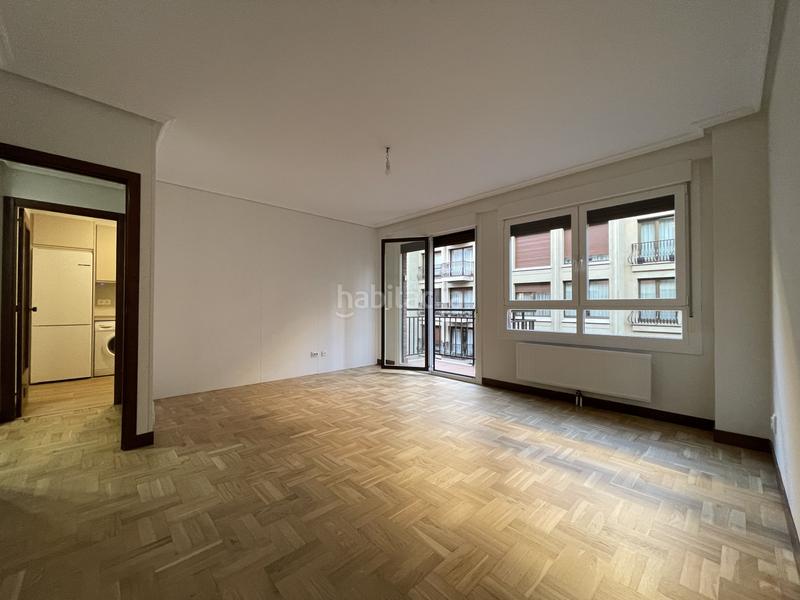 Foto 86bb63e4-5101-4550-a136-ca2dc1096797. Rent flat with heating parking in Gros Donostia - San Sebastián