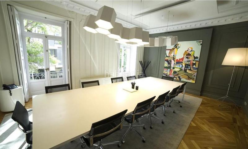 Foto 2660042b-2f71-4b1f-9f23-6b442b5cb513. Rent office space in de fernando el santo 15 in Almagro Madrid