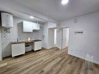 Rez-de-chaussée  Del puerto de arlabán. Piso reformado a estrenar en planta baja, junto a renfe entrevía
