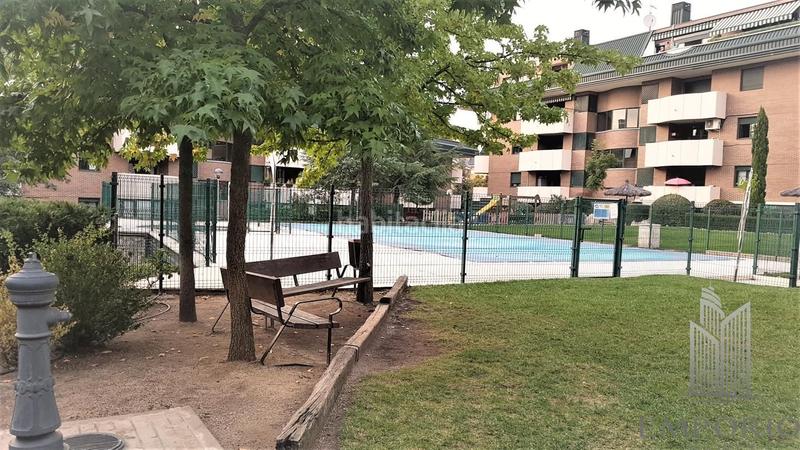 Foto 4bd97e6f-3531-4fdb-be26-22b5d27f5355. Alquiler ático en río navia 4 ático con 2 terrazas urb. con amplio jardín y piscina en Collado Villalba