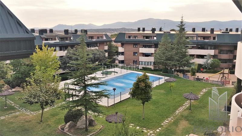 Foto c0f41797-d1c3-450c-8402-aad256c3a6f5. Alquiler ático en río navia 4 ático con 2 terrazas urb. con amplio jardín y piscina en Collado Villalba