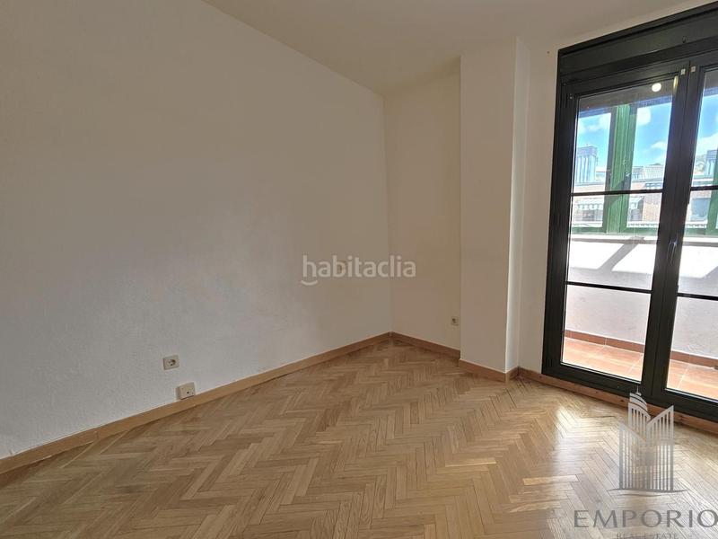 Foto d139bd90-6bd8-47f0-9cd4-449928697081. Alquiler ático en río navia 4 ático con 2 terrazas urb. con amplio jardín y piscina en Collado Villalba