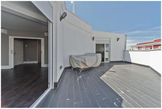 Lloguer Àtic a De cartagena 16. Ático con terraza de 25 m2 en alquiler