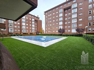 Rent Flat in Burguete 30. Piso en alquiler con 2 plazas de garaje y trastero