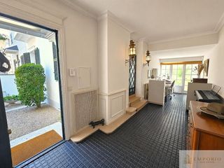 Casa pareada en El Viso. Chalet pareado con patios y terraza en el viso