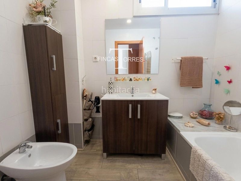 Foto 2ab2a2d7-eb7f-4515-8c42-0d35e670e9b8. Pis amb aparcament a La Guineueta Barcelona